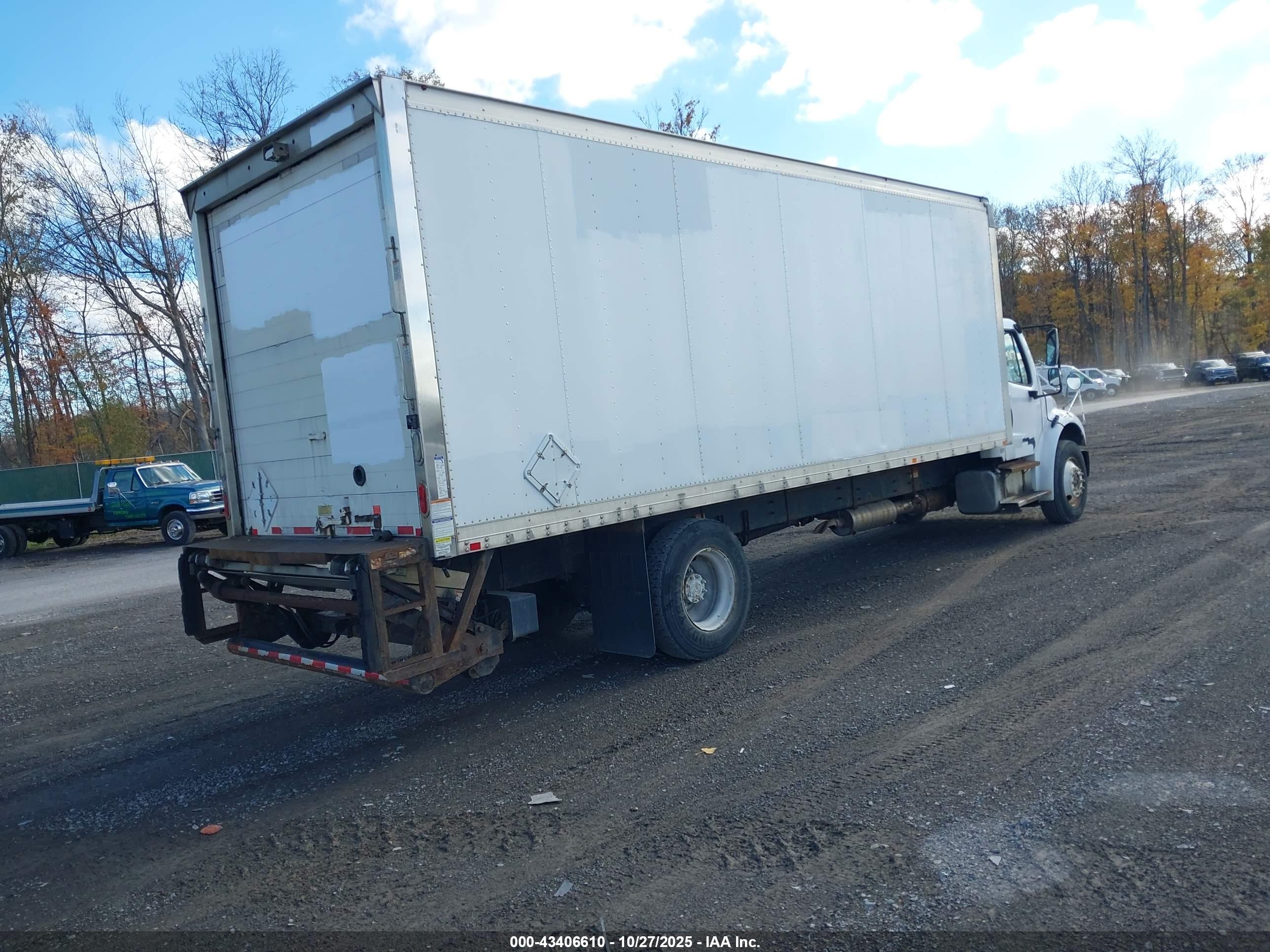 2013 FREIGHTLINER M2 — VIN 1FVACXDT4DDFB1026 — photo 4